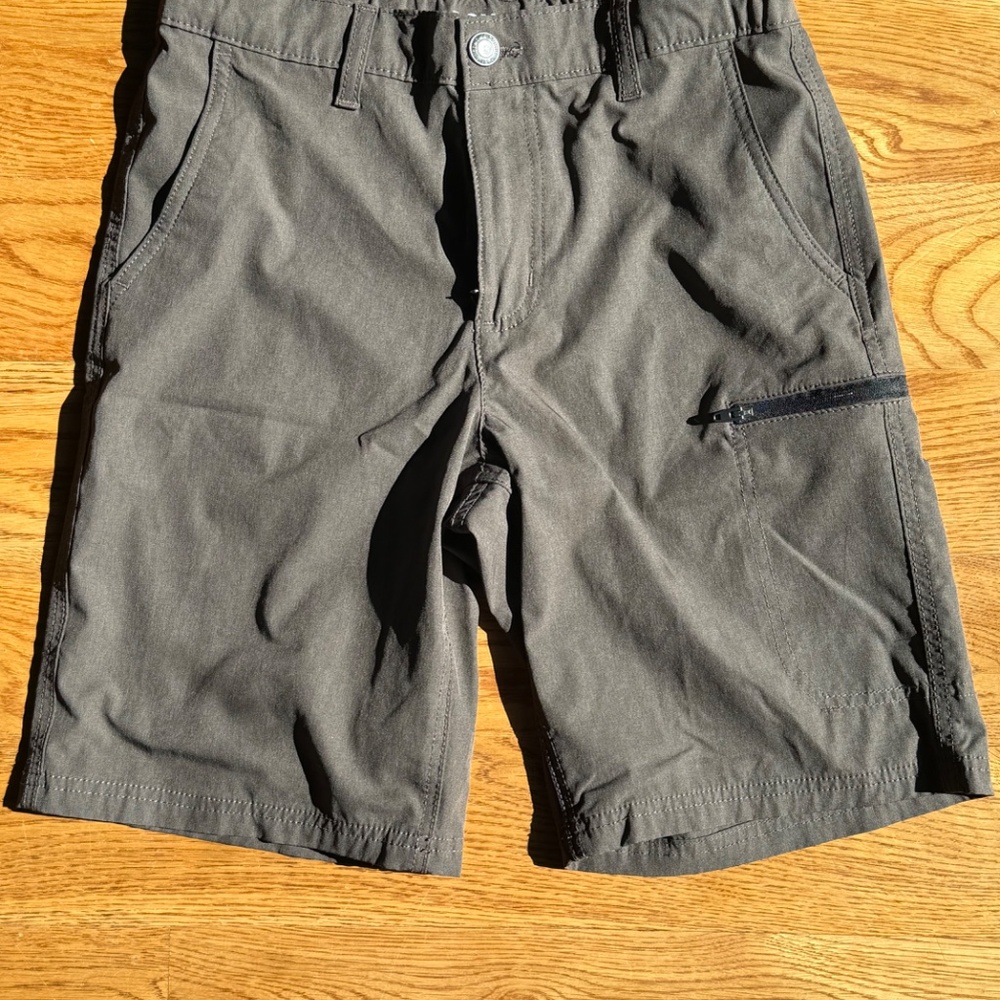 Boys shorts like new - Picture 9 of 16